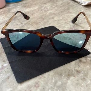 MCQ Alexander McQueen Core Sunglasses